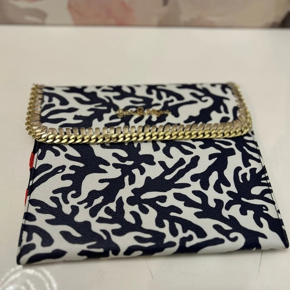 - Lily Pulitzer Chain Link Mail Treasure IPad Tablet Case - Picture 1 of 4